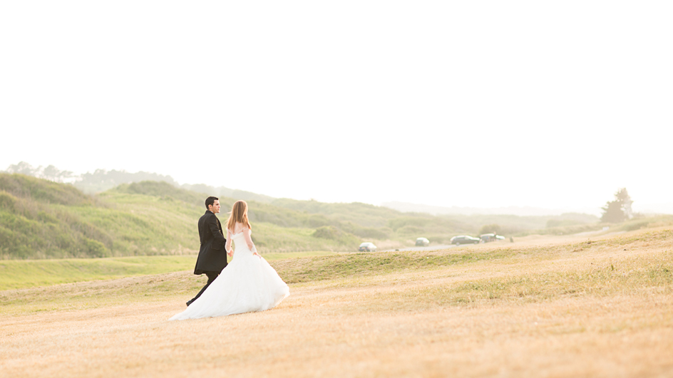 Photographe mariage Caen : Les mariés day after sur la plage de Colleville sur mer