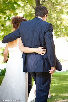 photo de mariage Caen : mariés de dos